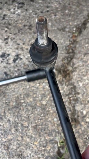 2013/2015 Nissan juke how to replace sway bar link.