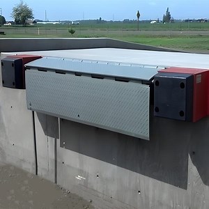 [Hot Item] Mechanical Fixed Manual Edge Loading Dock Leveller for Loading Bays in Warehouse