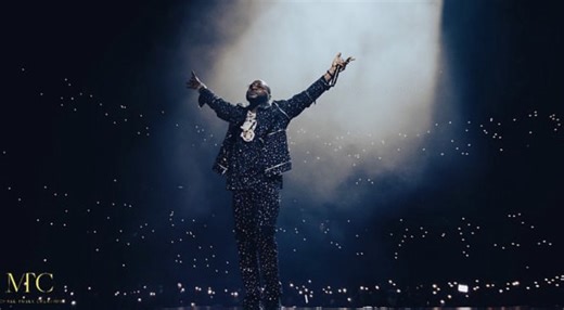 Fans React To Davido's '02 Arena Concert' Performance | SEE