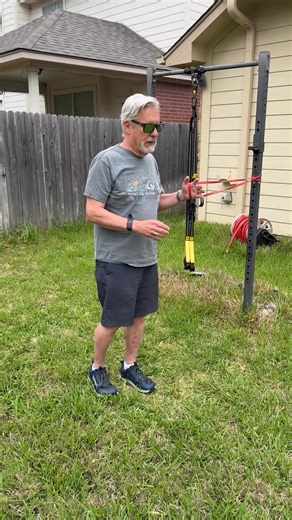 15K views · 367 reactions | The pallof press helps build our anti-rotation strength. The band is trying to pull you sideways and your core and your glutes are working to keep you pointed forward. #agingshouldntsuck #exercisesnacks #pallofpress | A Balanced You | Facebook