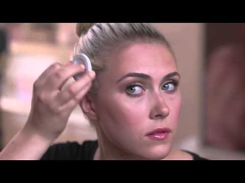 STYLE EDIT Blonde Root Touch Up Powder How To