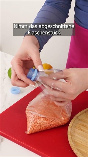 Use your plastic bottle cleverly – this is how you can dispense powder without spilling!