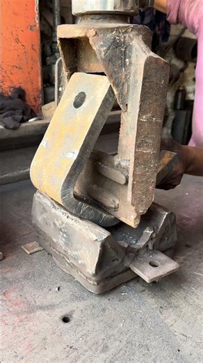 5 Ton Hydraulic Press Bends Solid Iron Bar Into U Shape | Metal Forming Process #hydraulicpress