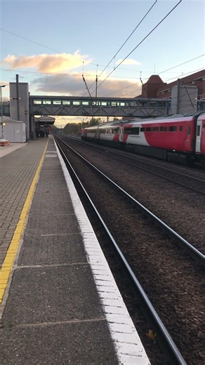Meet at Welwyn Garden City #train #hst #lner