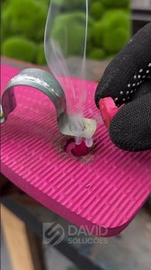 The solution to fix your flip-flop#FlipFlopFix #SimpleSolution #DIYFix 🩴🔧💡