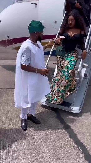 Aww love is sweet 🥰🥰 Davido and his beautiful wife Chioma 🤍💚 | AFRICAN ENTERTAINMENT