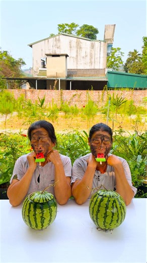 The two sisters are teasing each other in a super cute way 🍦🍼🍭🍨🍧🎂🍫🥂🍦🍉👼👶🏻♥️👴 #shorts #cute