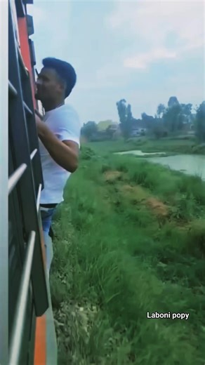 Laboni Popy | ভাগ্যিস 😂 | Instagram