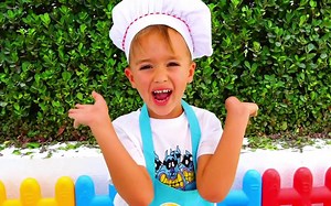 弗拉德和尼基玩假装卖冰激凌的游戏