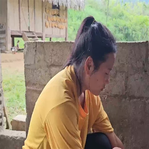 The mother was very sad when the little pig died of illness, and sold the goat with a sore leg | Mother day