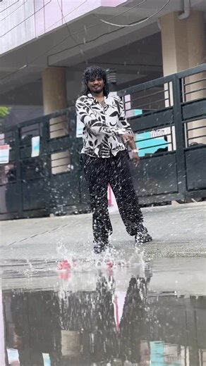 karthick N on Instagram: "Diwali vedi🧨 mazhai ready🌧️ 🤣 . Ipdi thaan ungalukum feel aguthula Romba vasruham aachi da pattasu vechi oru vedi aasaiya potu polaam nu partha athulaiyum vanthu sandhoshatha kedukuriye da Manasatchi irukuthaa da unaku mazhaiye😡 . #peterk003 #instagood #reels #relatable #funnyreels #trendingreels #seniyoo #acting #diwali #happydiwali #festival #crackers #fyp #viral #rain"