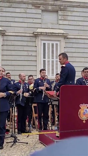 Interpretación del pasodoble "La Banderita". SUSCRÍBETE GRATIS AL CANAL