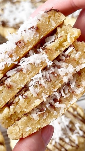 Coconut Cream Cookies🥥🍫 These coconut cream cookies are super soft and easy to make! They only take 12 minutes to bake. They are filled with coconut flakes and drizzled with chocolate. Makes 24 cookies. Full recipe below! Coconut Cookie: * 2 1/4 cup flour * 1/2 tsp baking soda * 1/2 tsp salt * 8 oz. cream cheese, softened * 12 tbsp butter, softened * 3/4 cup light brown sugar * 1/2 cup granulated sugar * 1 tsp vanilla extract * 1/2 tsp almond extract * 1 1/2 cup sweetened coconut flakes Chocol