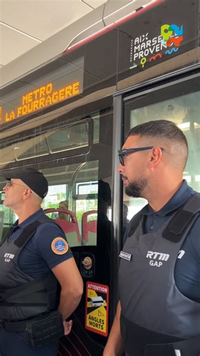 Inauguration du B4, le nouveau bus à haut niveau de service qui relie le nord et l’est de Marseille ! 👏 Ce samedi, Aix-Marseille-Provence Métropole a inauguré la nouvelle ligne de bus B4, qui reliera Capitaine Gèze à La Fourragère. 🚌 Avec 16 stations, le bus passera notamment par la gare SNCF de la Busserine et le métro Frais Vallon pour un temps de parcours de 27 minutes. La ligne B4, c’est : 👉 Une fréquence de passage toutes les 8 minutes en heure de pointe 👉 Jusqu’à 30 000 voyageurs atten