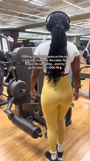 The perfect alternative for the day you forget your cable straps and/or cable machine is taken up! #legday #glutes #gluteworkout