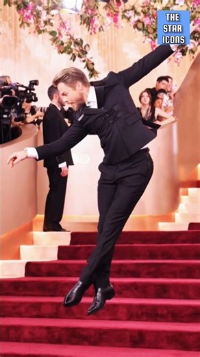 Derek Hough jumps on the red carpet 😍 #derekhough #redcarpet