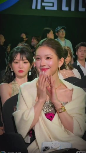 Triệu Lộ Tư và phản ứng cảm động trong Tinh Quang Đại Thưởng