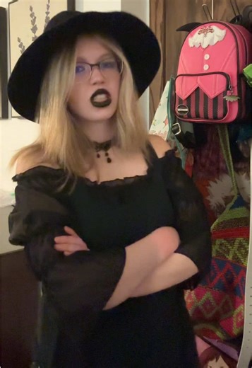 Who loves my I don’t care Hannah costume 🥹🥹🥹 #fyp #fypage #halloween #hannahroxas #disventurecamp