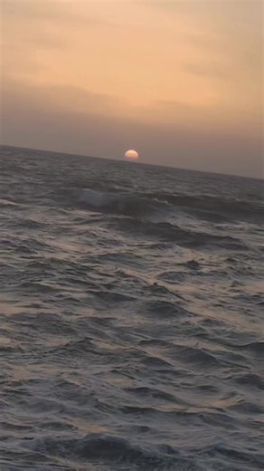 Breathtaking Ocean Sunset Scenes by the Shoreline