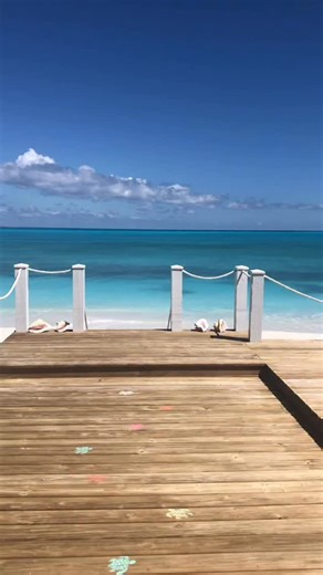 You’re seeing this because you need a BREAK. Sit back and leave the world behind in your oceanfront paradise. Availability: Spring Break March 11-21 Summer Break June 10-17 Book now at www.vrbo.com/1262273 Info@SeaglassBeachHouse-Exuma.com www.SeaglassBeachHouse.com | Seaglass Beach House