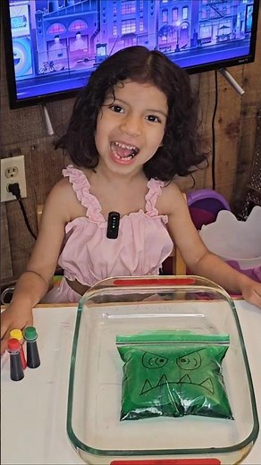 Experiment with Elenna #learn #science #elenna #kids #learningisfun #scienceforkids