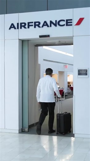 POV : You are onboarding with Chef Daniel Boulud, our Michelin-starred chef on our flights departing from the United States in La Première and Business cabins. | Air France