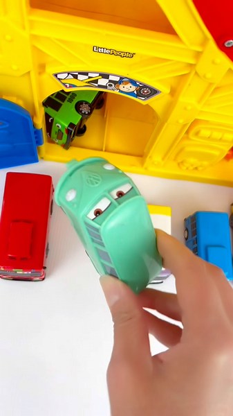 Disney Pixar Cars & Tayo Little Busses, Fillmore vs Rogi