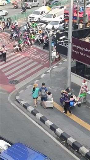 EP32. Parenting in Bangkok: The Sukhumvit Challenge | NothingBangkok