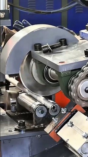 What is the principle behind cutting a 4mm thick aluminum tube with a flat end