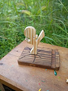the process of making a cute cellphone stand. #woodworkingideas #woodart #woodcraft #handmade #fblifestyle | Solichun Ahmad