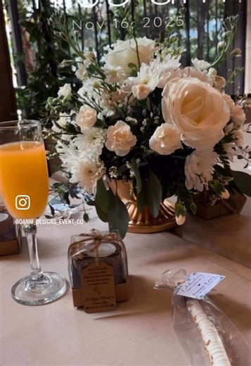 A Beautiful Celebration of Life for a very Special Lady 🤍 Fresh Floral Centerpieces, Custom fogged glass welcome sign, & ChocolateDipped Pretzel Rods🤍 #celebrationoflife #centerpieces #foggedglass #welcomesign #eventdecorator