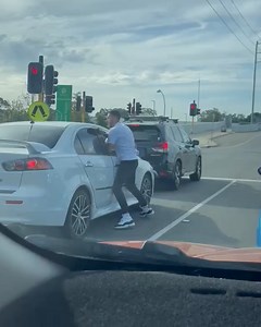 Drivers were left stunned after a shocking peak hour road rage attack in Thornlie yesterday afternoon. Police are now investigating the incident. #9News | WATCH LIVE 6pm | 9 News
