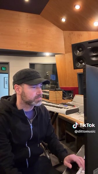 Perception vs Reality 🎛🔥 Credit: @david.dubdee #producertok #musicproducer #musictok #musicindustry #producer #production #music