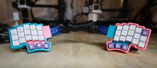 Colorful Split Keyboard Uses VGA Connections