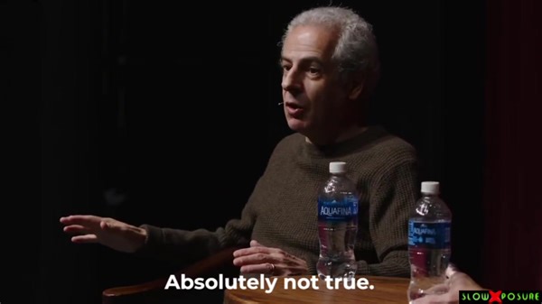 #UFOs 🔻 Believer vs. Sceptic❗️ Former MOD employee Nick Pope joins physicist Lawrence Krauss to briefly debate if some UFOs are alien visitation❗️ | UFO - SlowXposure