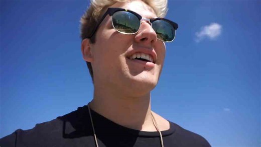 WE SUPRISED A FAN! CRAZY REACTION