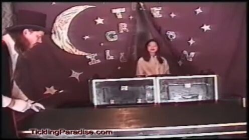 00008-20210203-Tickle Box Feet - Tickling Magical Box - Tickling Paradise