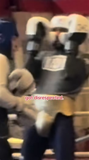 Boxing Fighter Punishes Disrespectful Opponent
