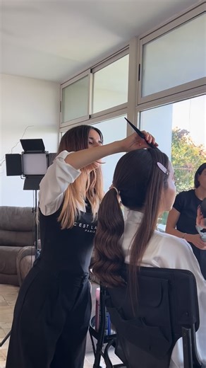 Rubi Peinado y Maquillaje on Instagram: "Getting ready Sofi 🤍 Makeup by @celiag.makeup 💋. #novia #bride #gettingready"