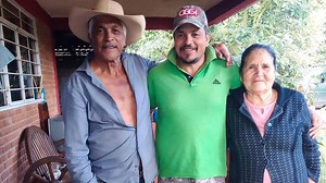 5.7M views · 210K reactions | La Comida De Cumpleaños De Mi Hijo De Mi Rancho A Tu Cocina mi gente esta comida es la que le hise a mi hijo hugo en su cumpleaños le gusta mucho este pollo por eso se lo hise ayudame suscribiendote y dando manita arriba | De Mi Rancho A Tu Cocina | Facebook