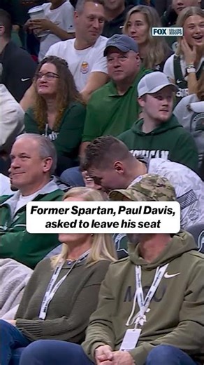 Former Spartan Paul Davis was asked to leave his seat #CBB #MichiganState #Basketball