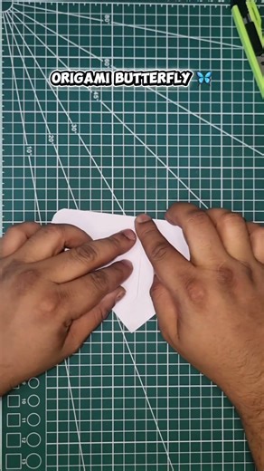 Make an origami Butterfly. It's really easy! #creativecrafts #origami #papercraft #parentchildcrafts