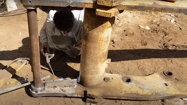 Caterpillar Loader Boom Repair: Restoring a Broken Eye & Cracked Boom with Line Boring