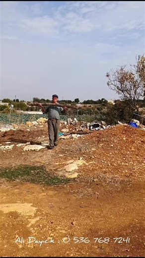 Veli Avcı on Instagram: "Yer altı sularını kendine has tekniği ile bulan Gözlük Ali lakaplı Ali Dayıcık @a.dayicik amcamız Silifke'nin Hüseyinler Mahallesi'nde Yavuz ve Sezgin kardeşlerin arsalarında yer altı suyunun yerini tesbit etti. Sondaj vurulurken ve sonrasında video sözü aldık. Daha sonra üç arsaya daha baktı ve yer altı sularının yerini tesbit etti. Videomuzun tamamı YouTube "Veli Avcı " Kanalındadır. Sizlerde araslarınızda yer altı sularına baktırmak isterseniz Ali amcamızı arayıp, ist