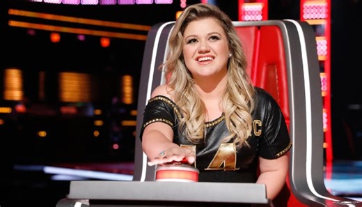 Kelly Clarkson says goodbye to long locks with new hairdo