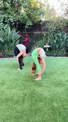 Extreme Backbend ft/ Sofie Dossi #shorts