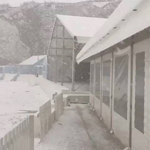 215K views · 3.8K reactions | Newquay beach at the moment! Track the snow during the next 24 hours via our snow radar. Make sure to like our page GB Weather for further updates. https://www.gbweather.co.uk/mobile-snow.php #waverunnersafaris | UK Weather Forecasts | Facebook