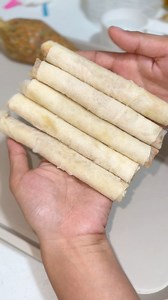 Tips para sa maganda, pantay pantay at mabilis na pagbabalot ng Lumpiang Shanghai 😊🫶 #itsmemamamia #tindaserye #lumpiangshanghai #lumpiamaking | It's me MAMA MIA