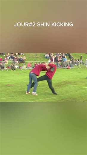Jour 2 : Le sport le plus douloureux au monde 😱🥋 #ShinKicking