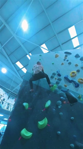 One boulder in a 2h hard session and I flash it? That’s win and I’ll take it #bouldering #climbing